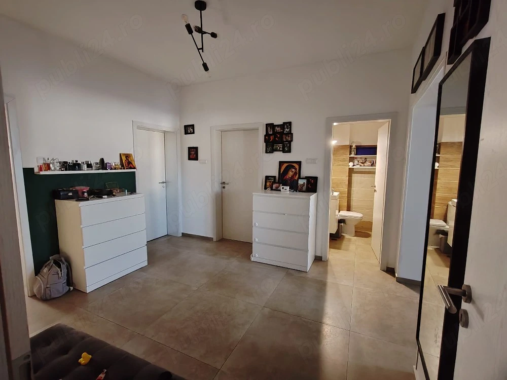 Vând apartament cu 3 camere, Ghiroda