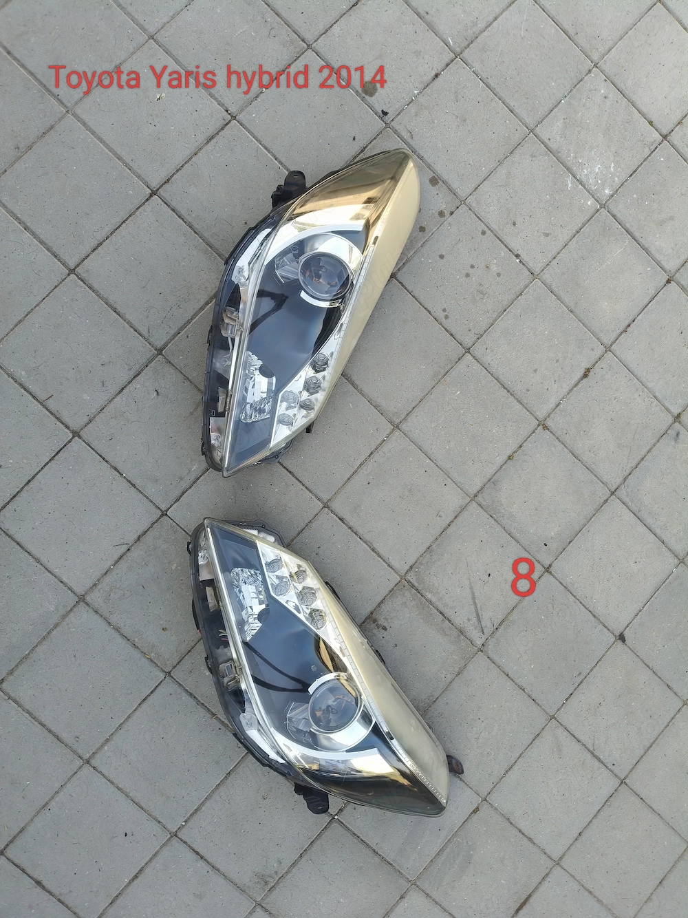 Faruri Toyota Yaris Hybrid 2014
