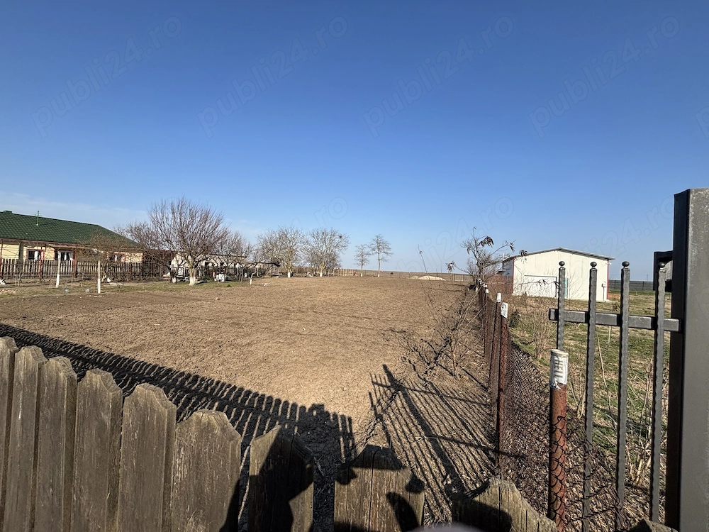 Vând teren intravilan 