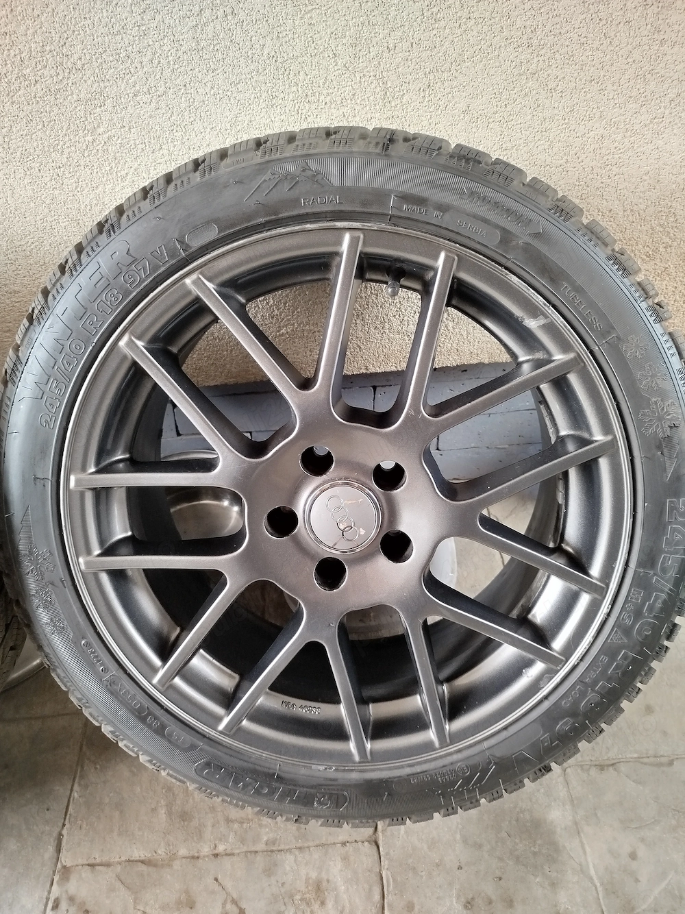 Jante aliaj pe 18 cu cauciucuri iarnă 