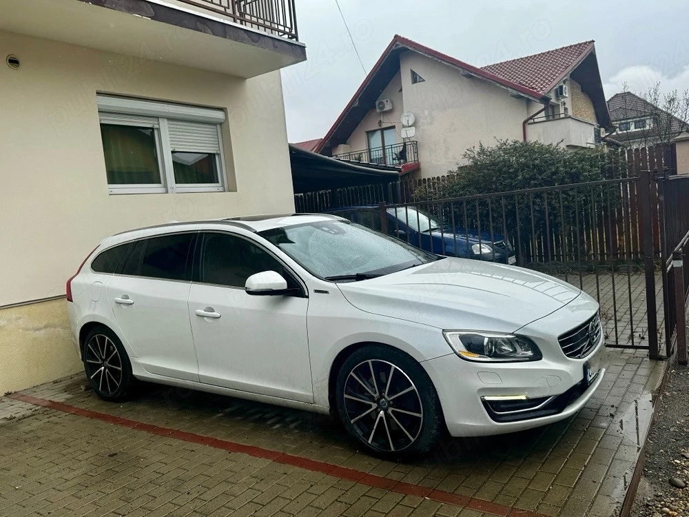 Volvo V60 Plug-in Hybrid D6 Twin Engine AWD, plug-in hybrid, echipare completă