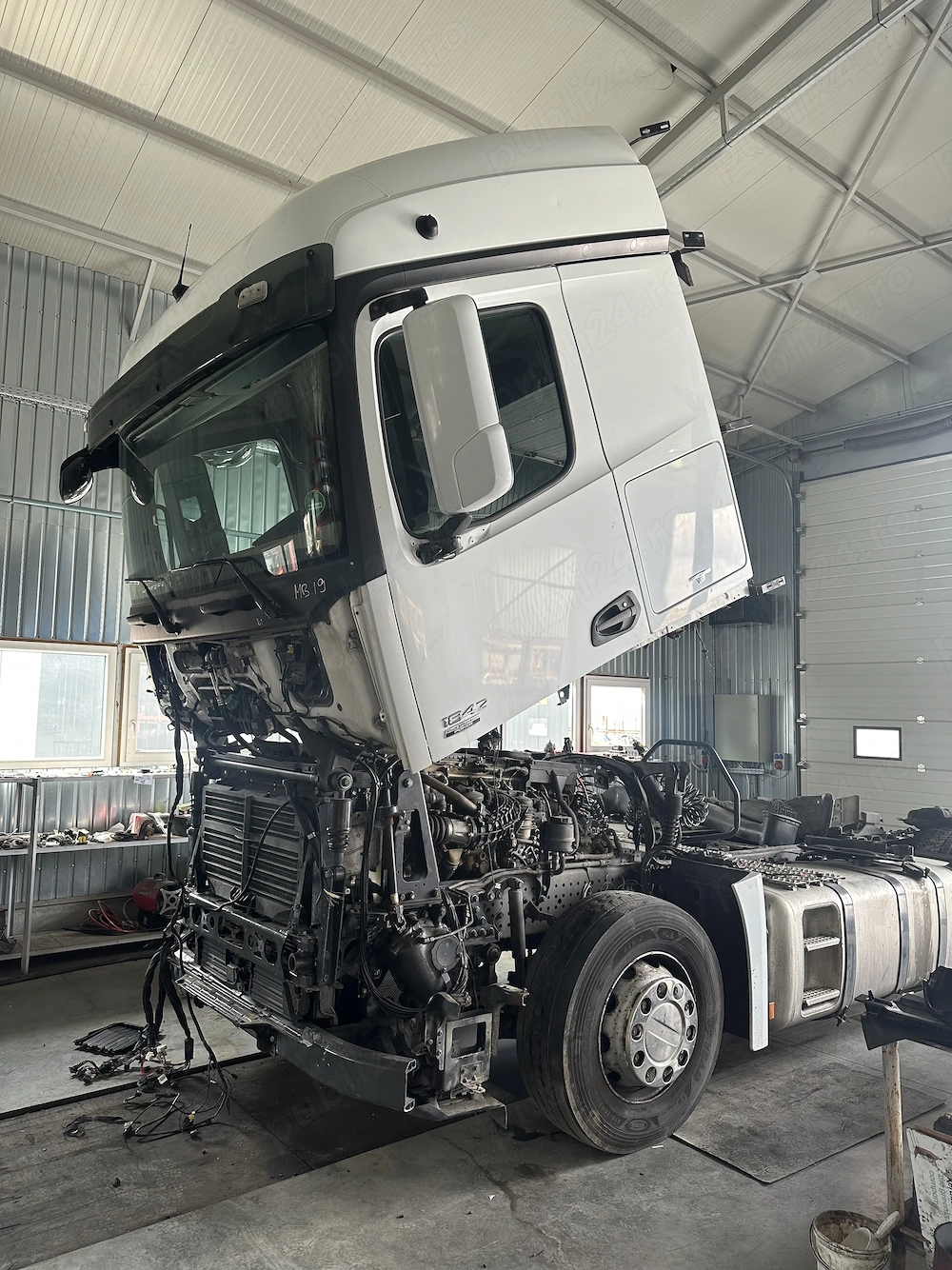 Parc dezmembrari camioane angajam mecanic