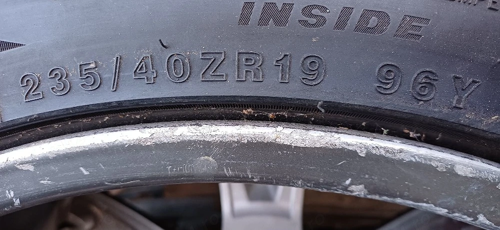 Anvelooe vara 245 40 19 si 235 40 19 