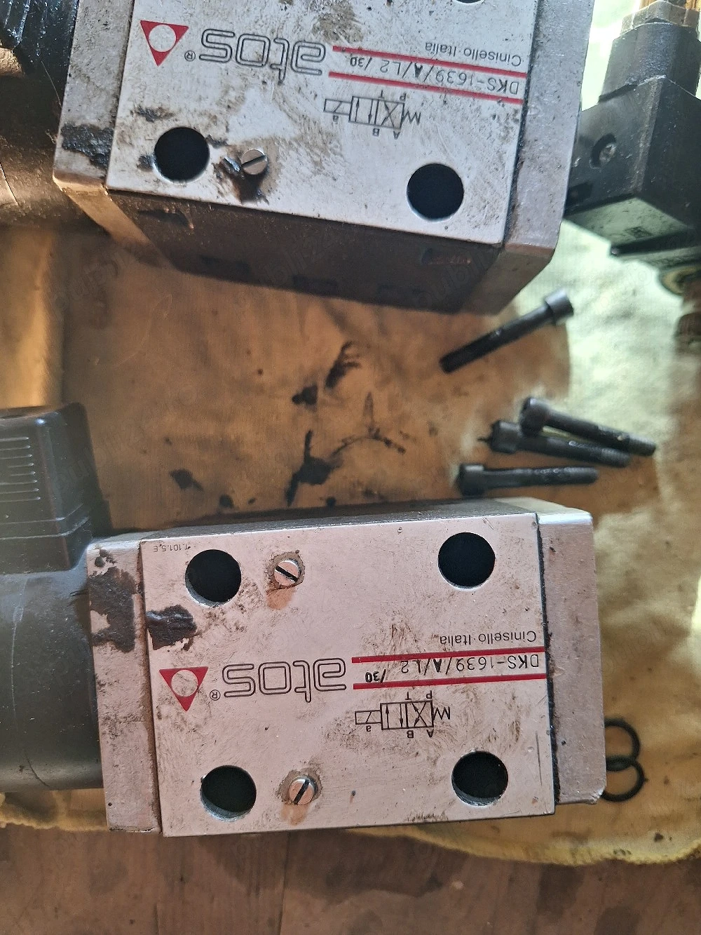 distribuitoare hidraulice 110v