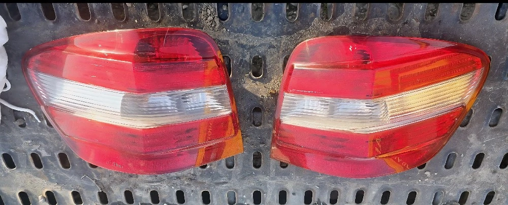 Triple/stopuri Mercedes ML W164 socluri becuri