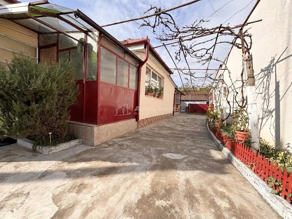 Casa pe un nivel, 500 mp teren, langa Palatul Baroc Oradea – zona foarte linistita