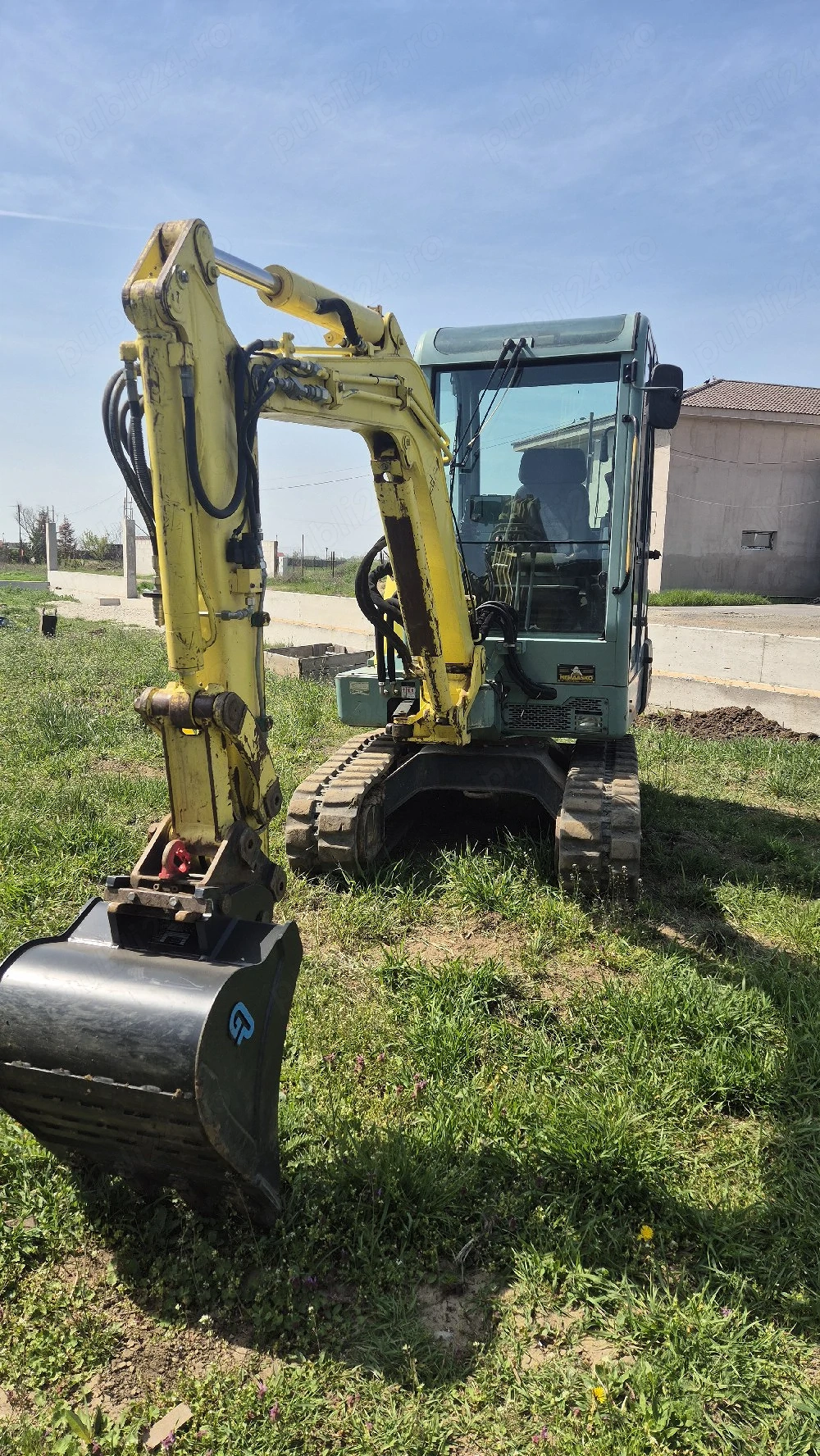 Excavator de închiriat - cu operator sau fără