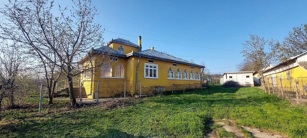 Proprietate 1,5 hectare la drum principal - casa si teren