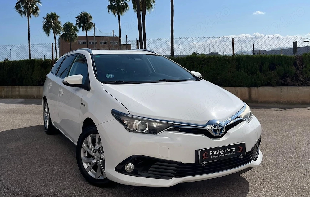 Toyota Auris Hybrid   economică, fiabila, nici un defect!
