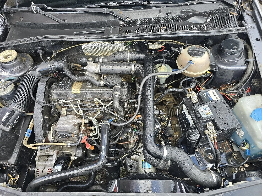 Volkswagen  vento vând  sau dezmembrez 