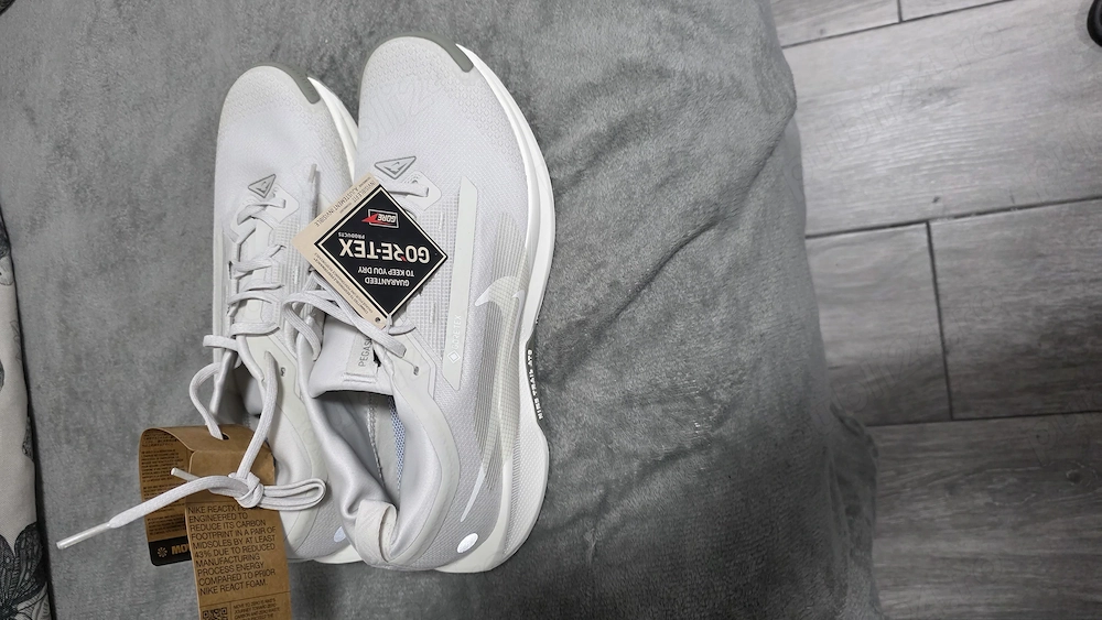 Vând pantofi sport Nike 