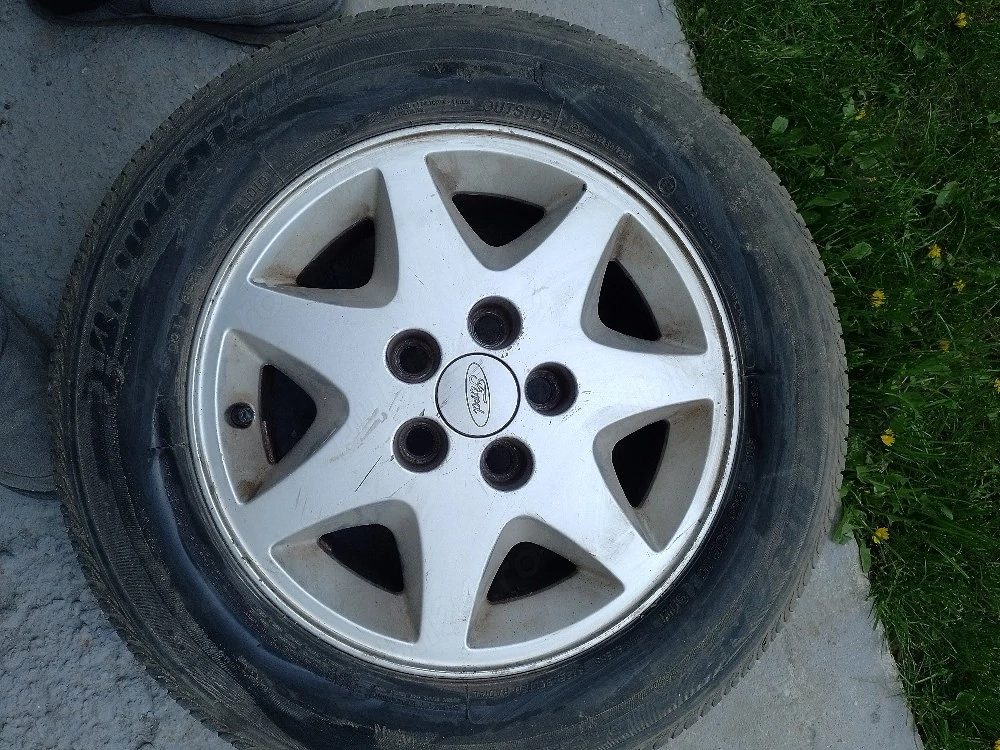 5jante aliaj și 4 cauciucuri de vara ford
