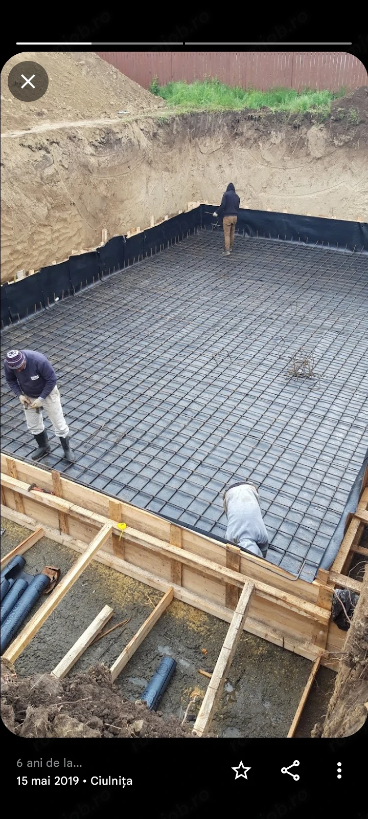 5 oameni cu PFA construim case la roșu  