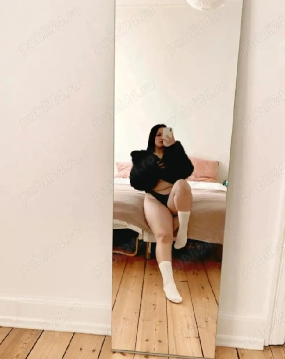 O prezență feminină, discretă și plină de bun gust!