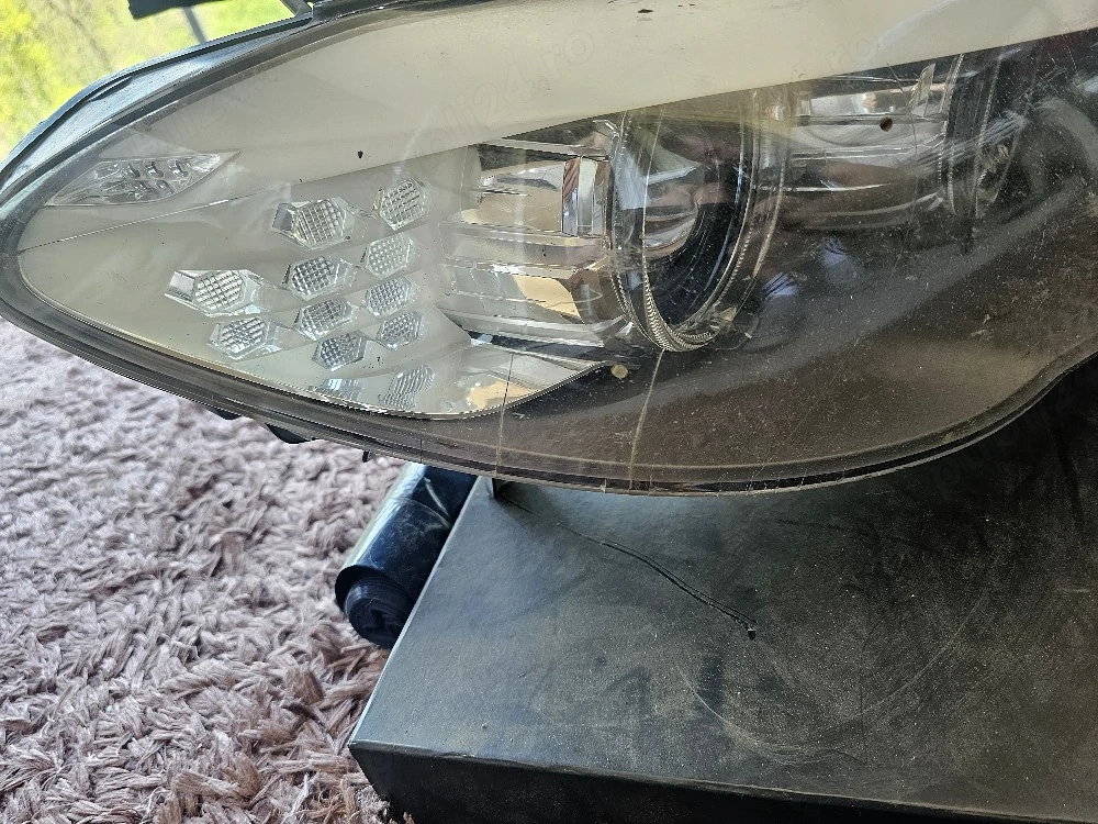 Far dreapta , bmw f10 bixenon