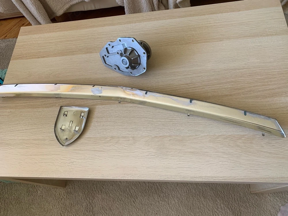 Ornamente grilă față Logan 1și capac pompă Dacia 1300