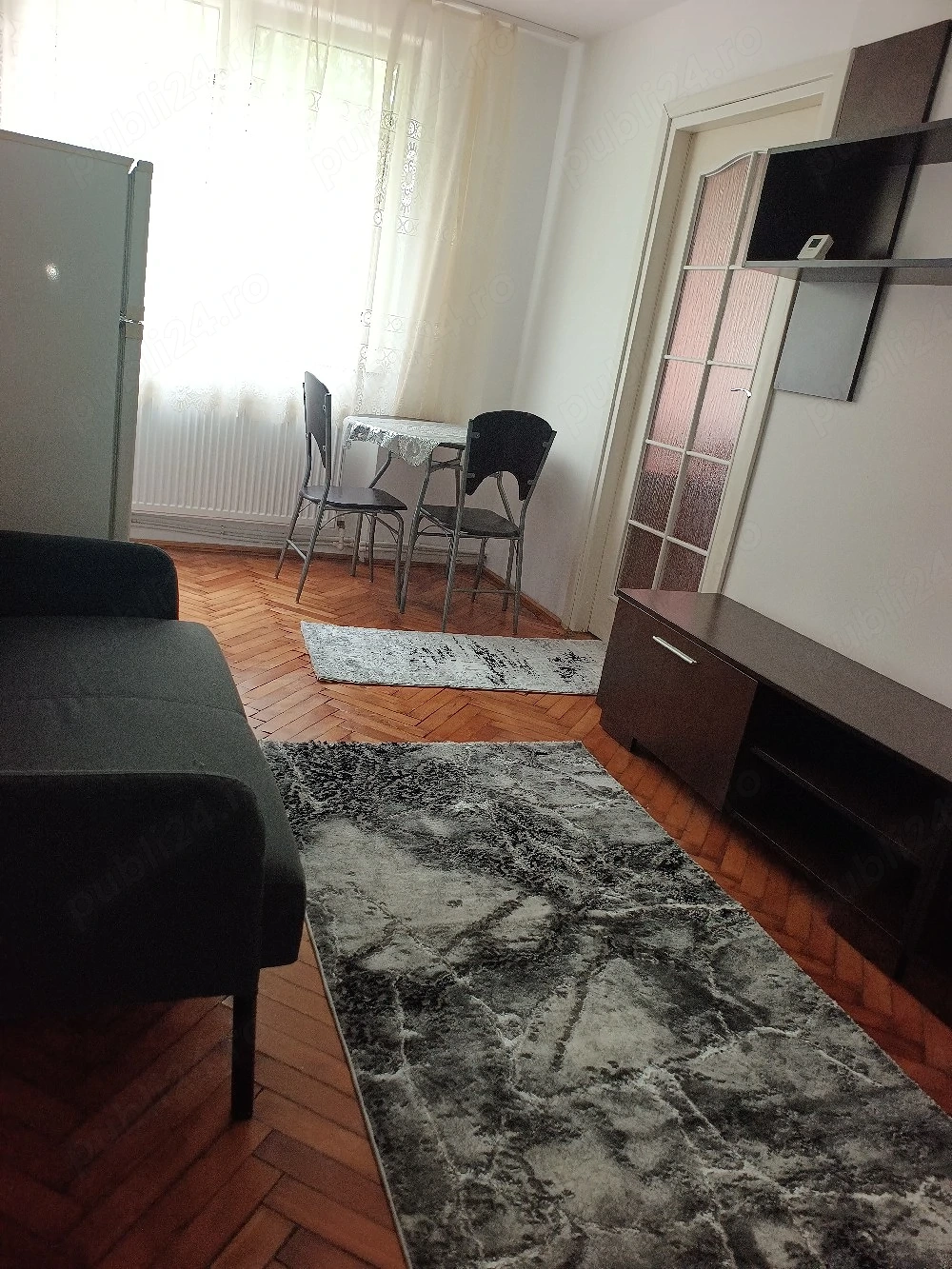 Inchiriez apartament