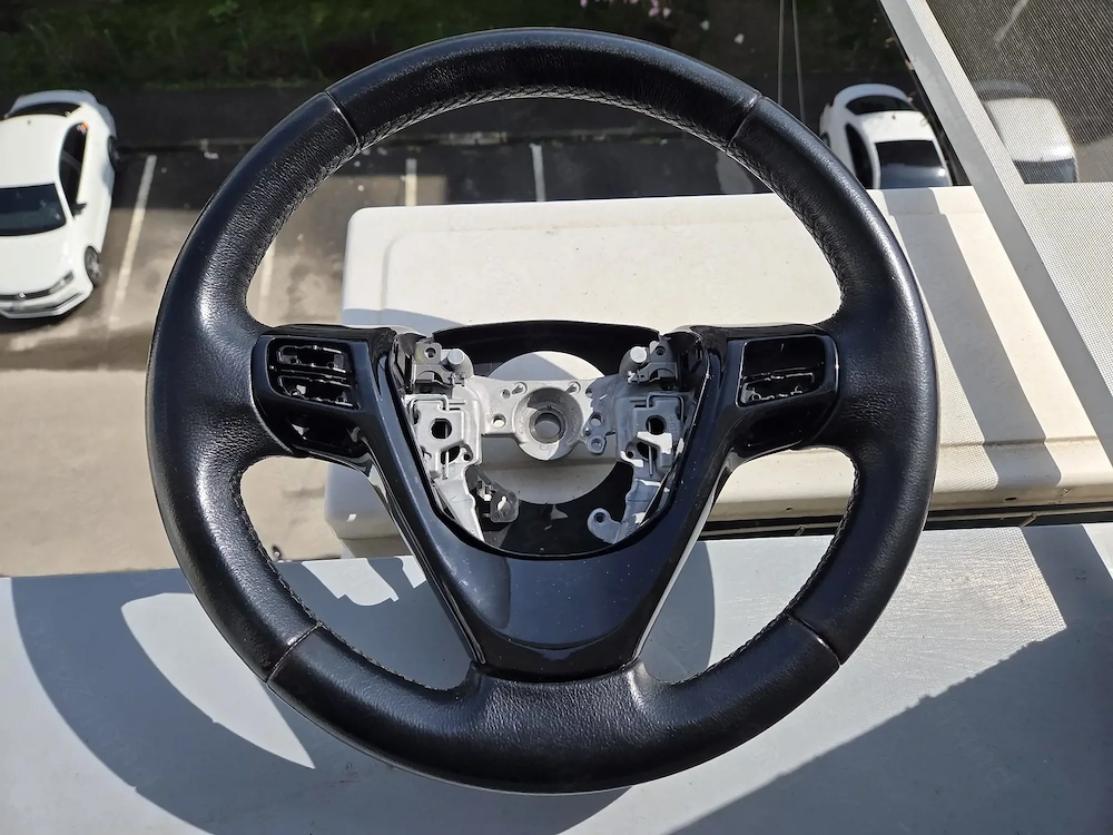 Volan Toyota  Avensis T27