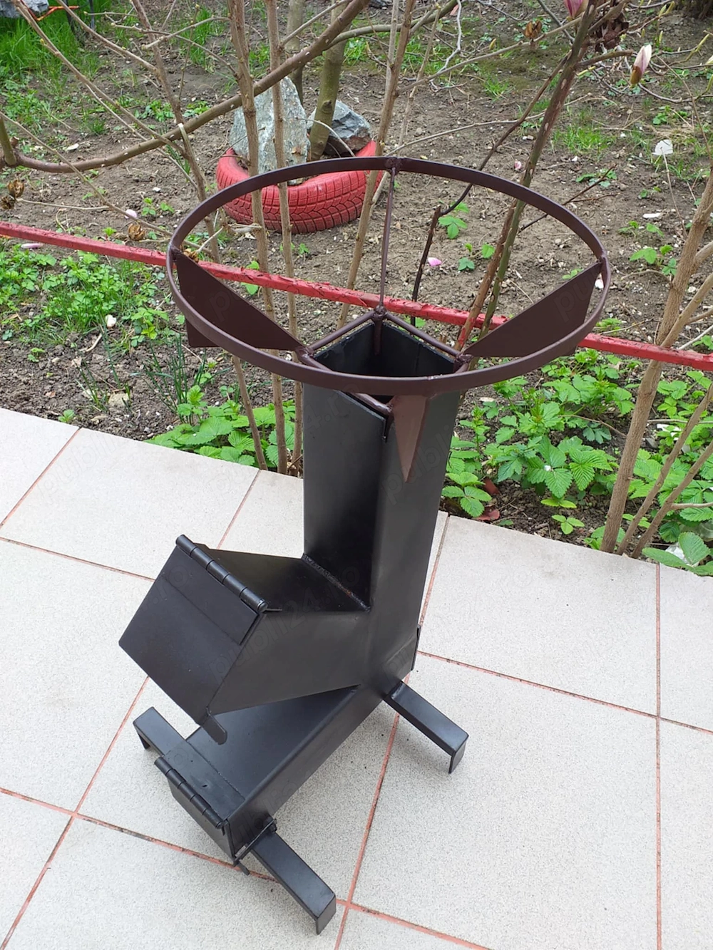 Vând soba racheta pe lemne.