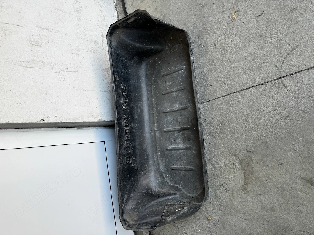 Tavă portbagaj Lada Niva