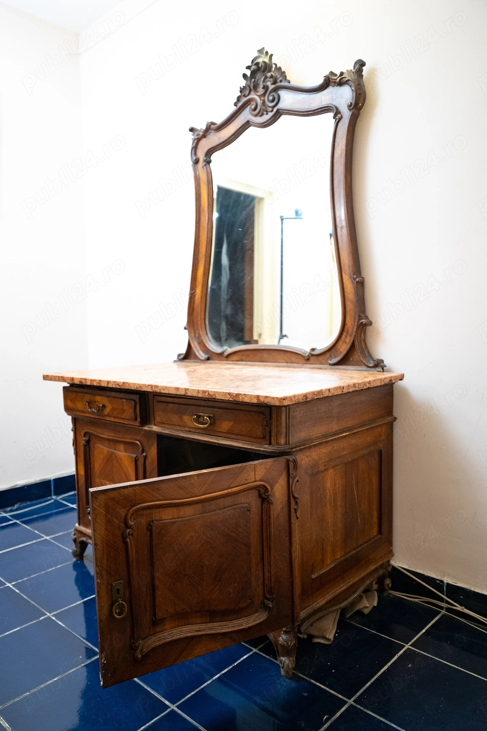 Toaleta anii 1900 Stil Napoleon