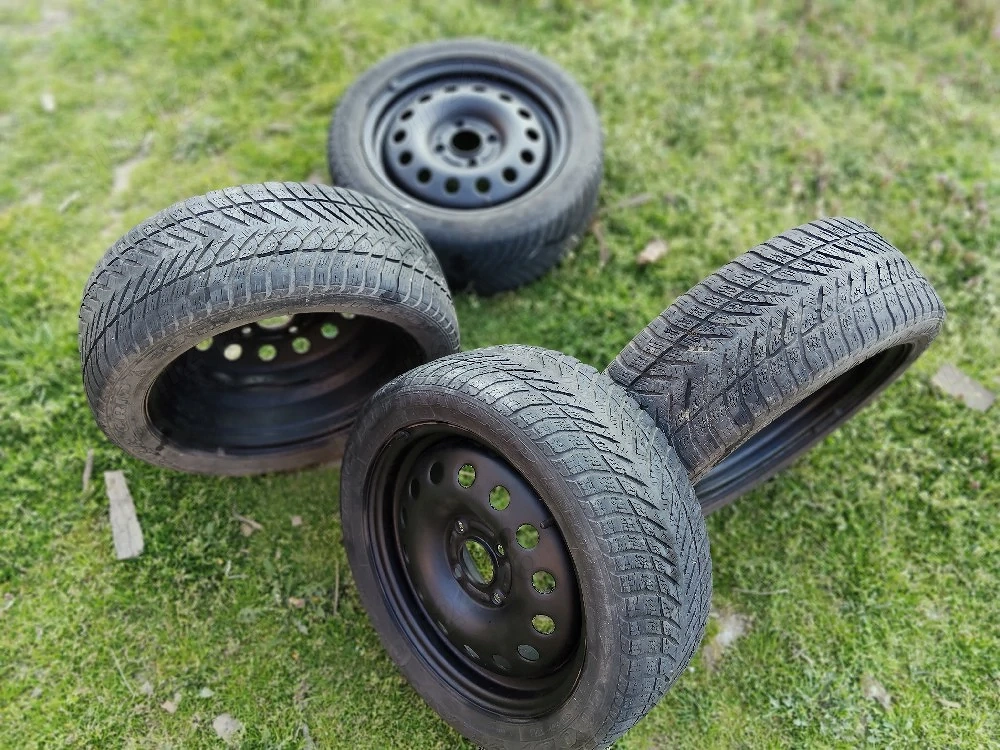 4 orfeline cauta un nou camin (anvelope + jante)