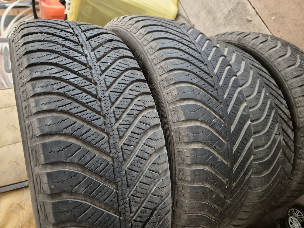 4 cauciucuri 215/60 r17 ,4 anotimpuri ,Good year.