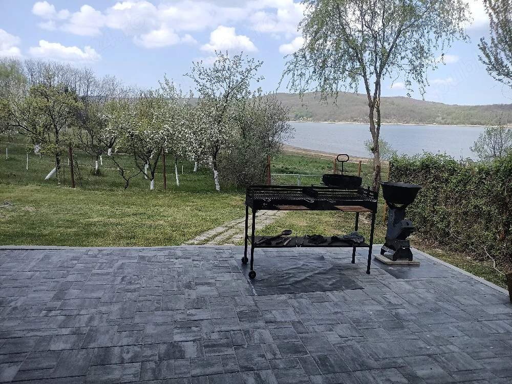 lacul surduc, casa cabana cu 5 camere de închiriat 