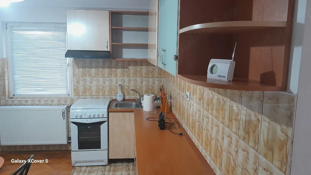 Proprietar închiriez apartament 3 camere Aradului Vest