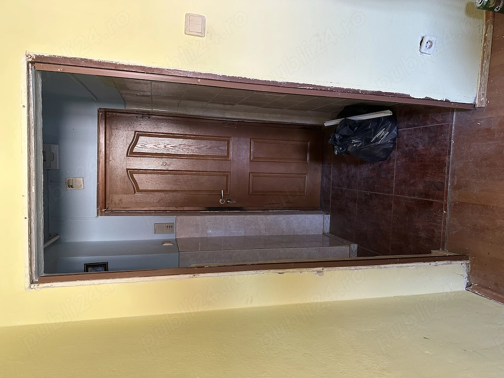 Vând apartament cu 3 camere etaj 4 în Mediaș 