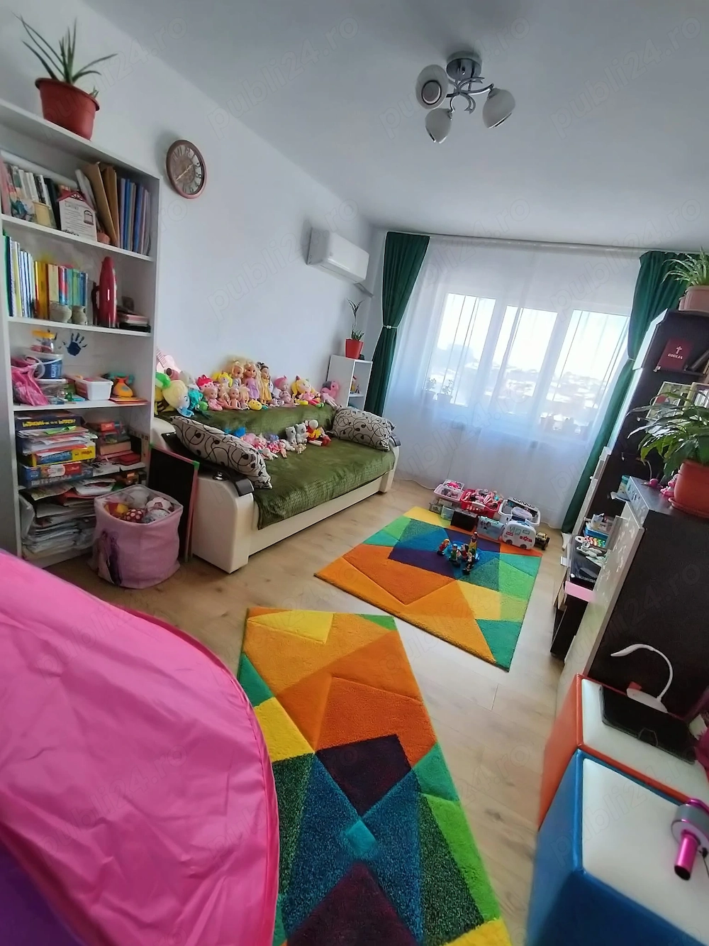 Proprietar, vând apartament 3 camere, 70,4 mp, zona Sabinelor   luminos, vedere panoramică