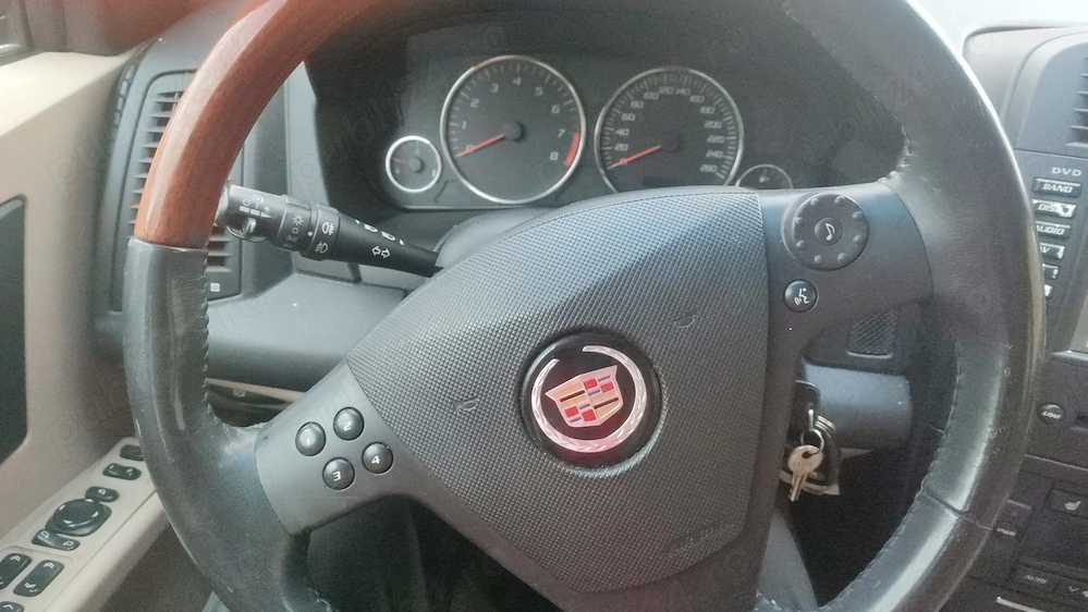 Vând CADILLAC CTS - Eleganță și stil american