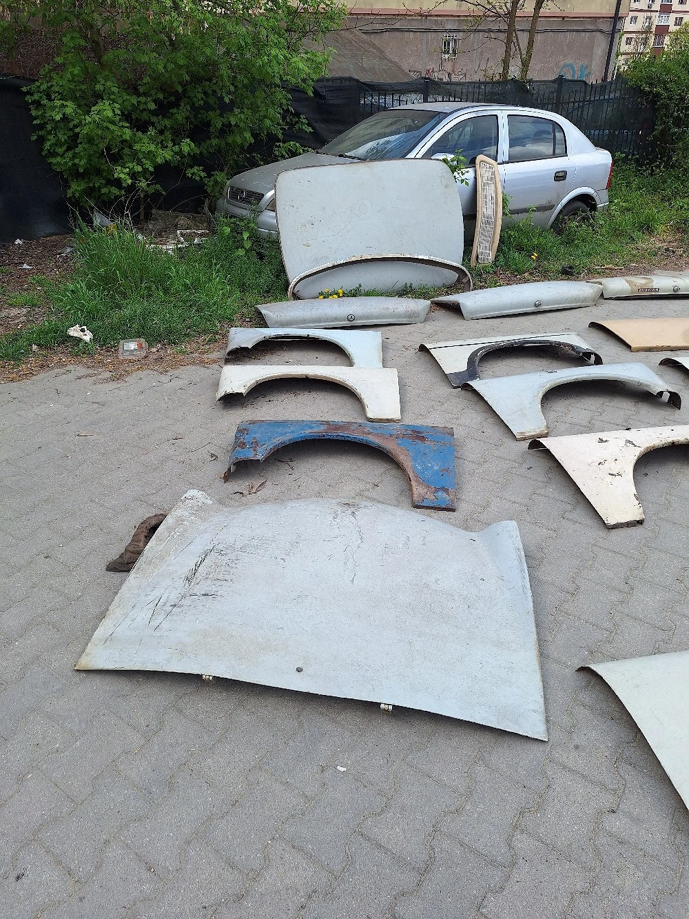 Vând elemente caroserie Trabant