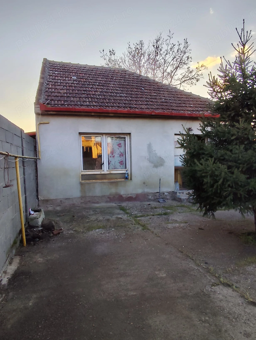 Casă pe colț cu teren de 396 m  și potențial de extindere   Direct de la proprietar ! 