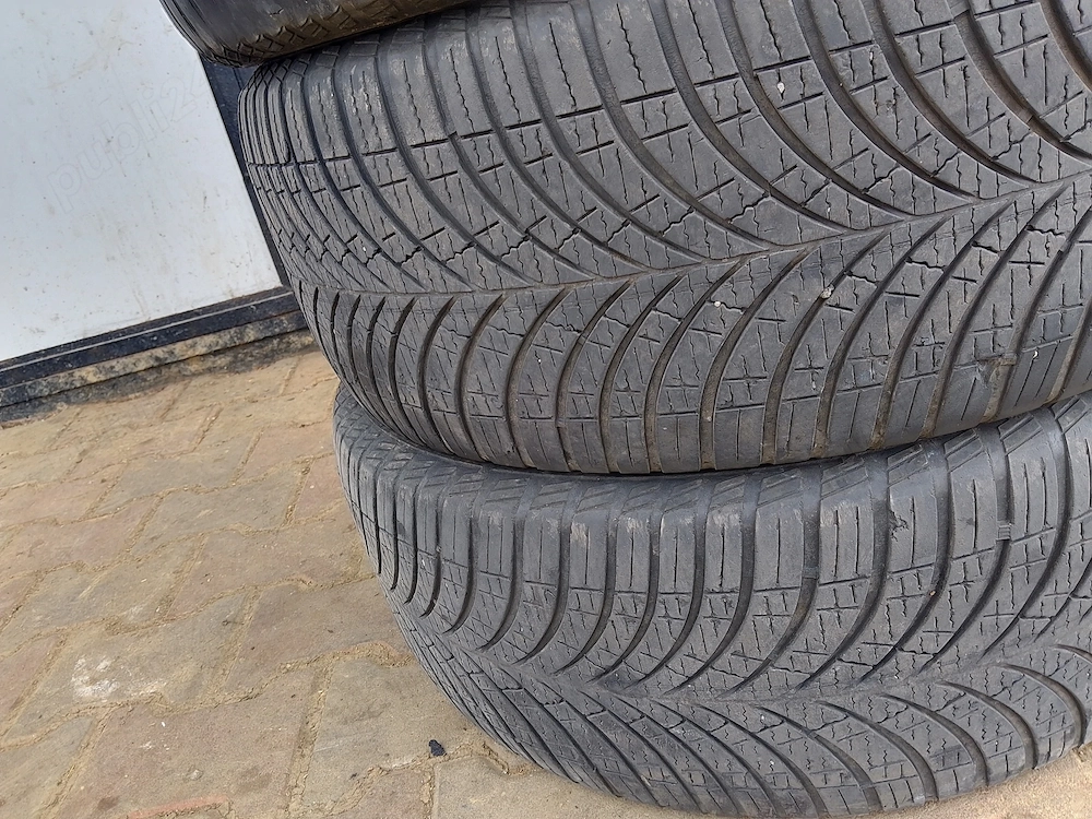 Se vând 2 anvelope 235 55 17