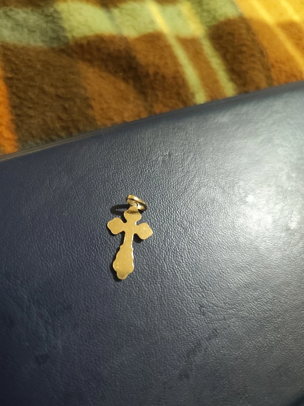 vand cruciulita din imagine.