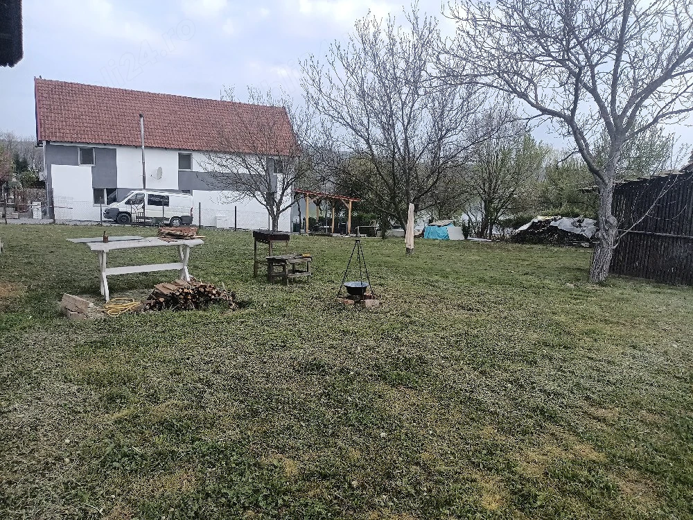 Cabana 4 dormitoare pe malul lacului Surduc de închiriat 