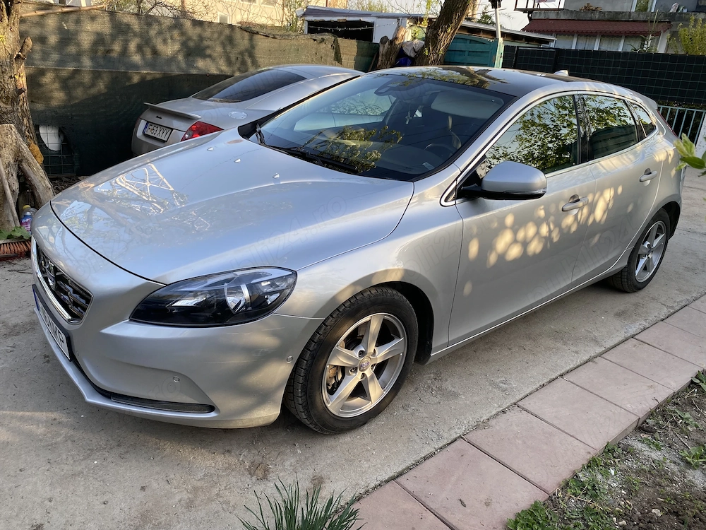 Volvo V40 D4 190CP | Panoramic | Harman Kardon | Istoric + CarVertical | Direcție nouă GARANȚIE