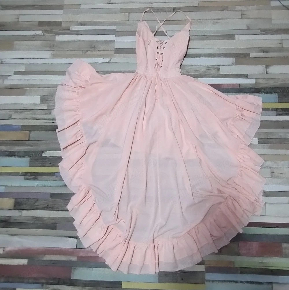 Rochie scurta,cu trenă