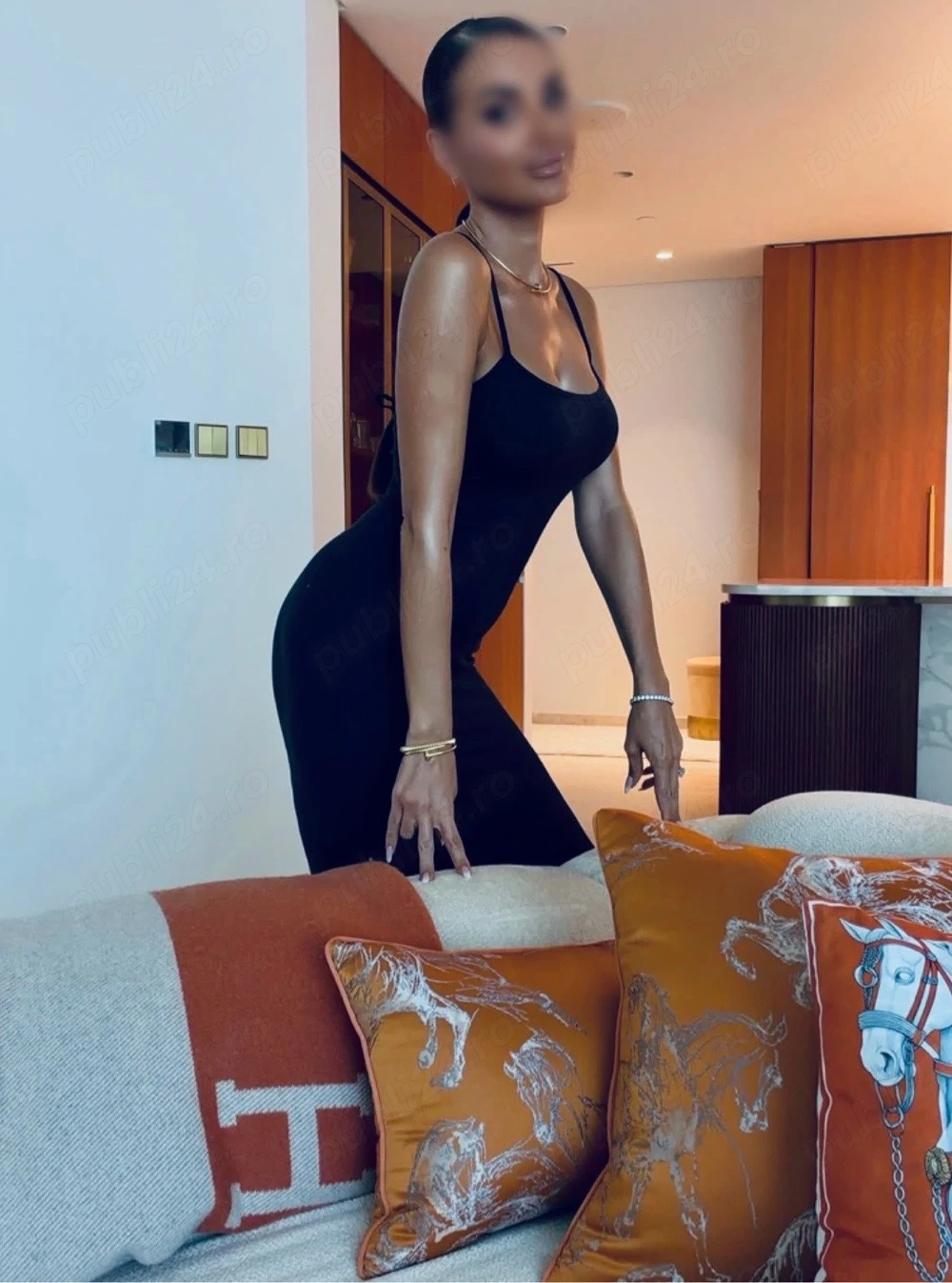 Domnișoară rafinată, disponibilă doar pentru un domn cu suflet generos