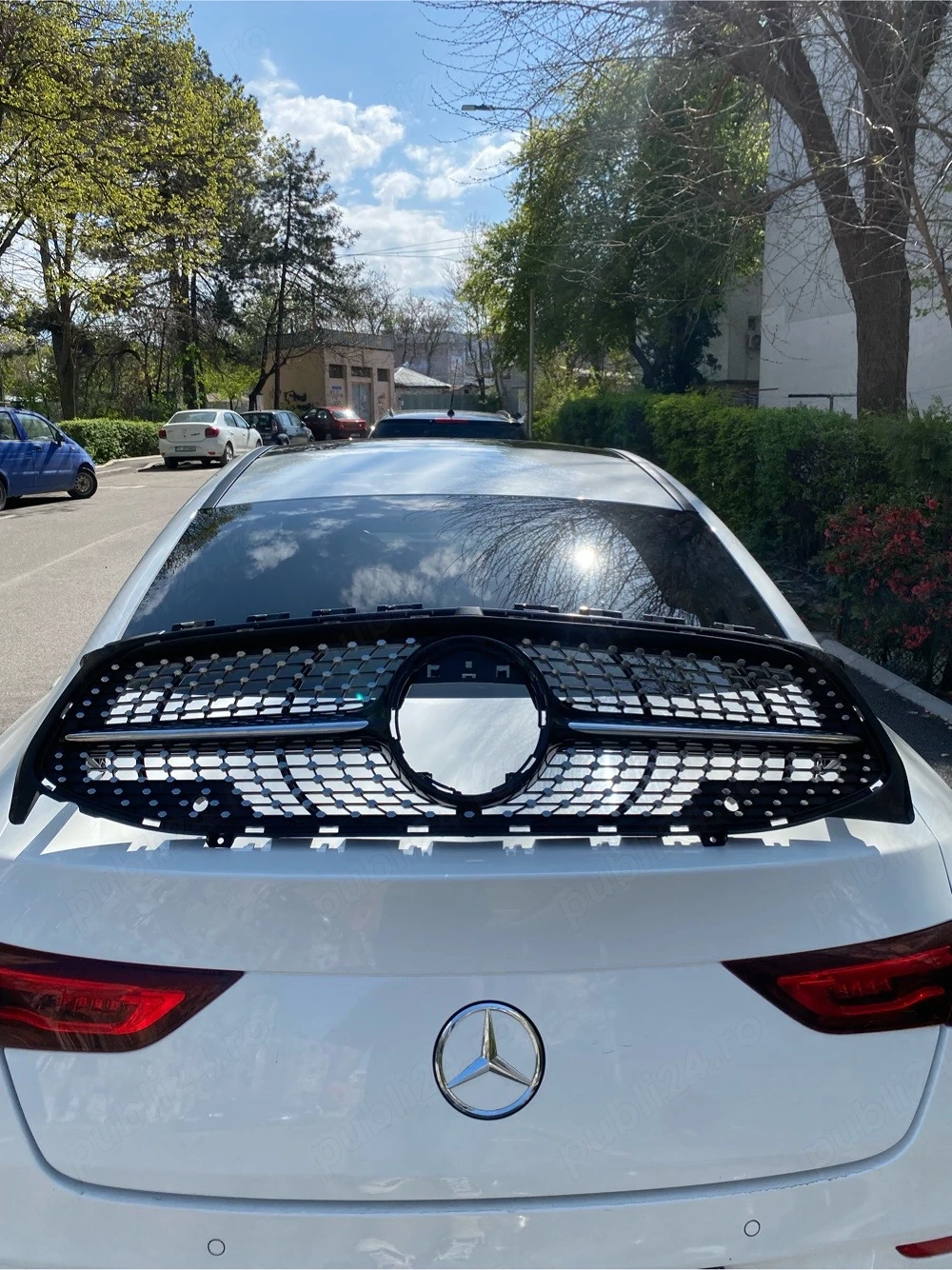 Grila Diamond Mercedes Cla Originala cod ( C118 ) plus emblema originala Mercedes