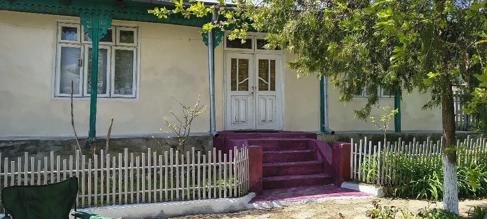 Teren 2100mp cu 2loturi de casa bătrânească de vânzare - sat Aldești, județul Galați 