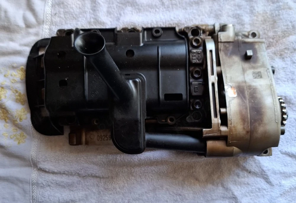 Vând pompă ulei bmw E90,91