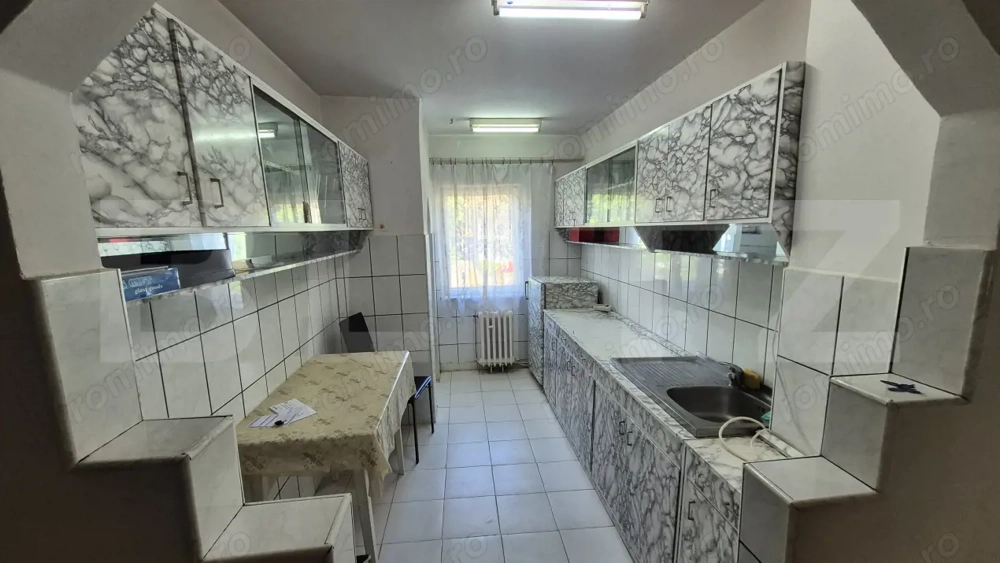 Apartament cu 4 camere de vanzare, 80 mp,  Micro 17