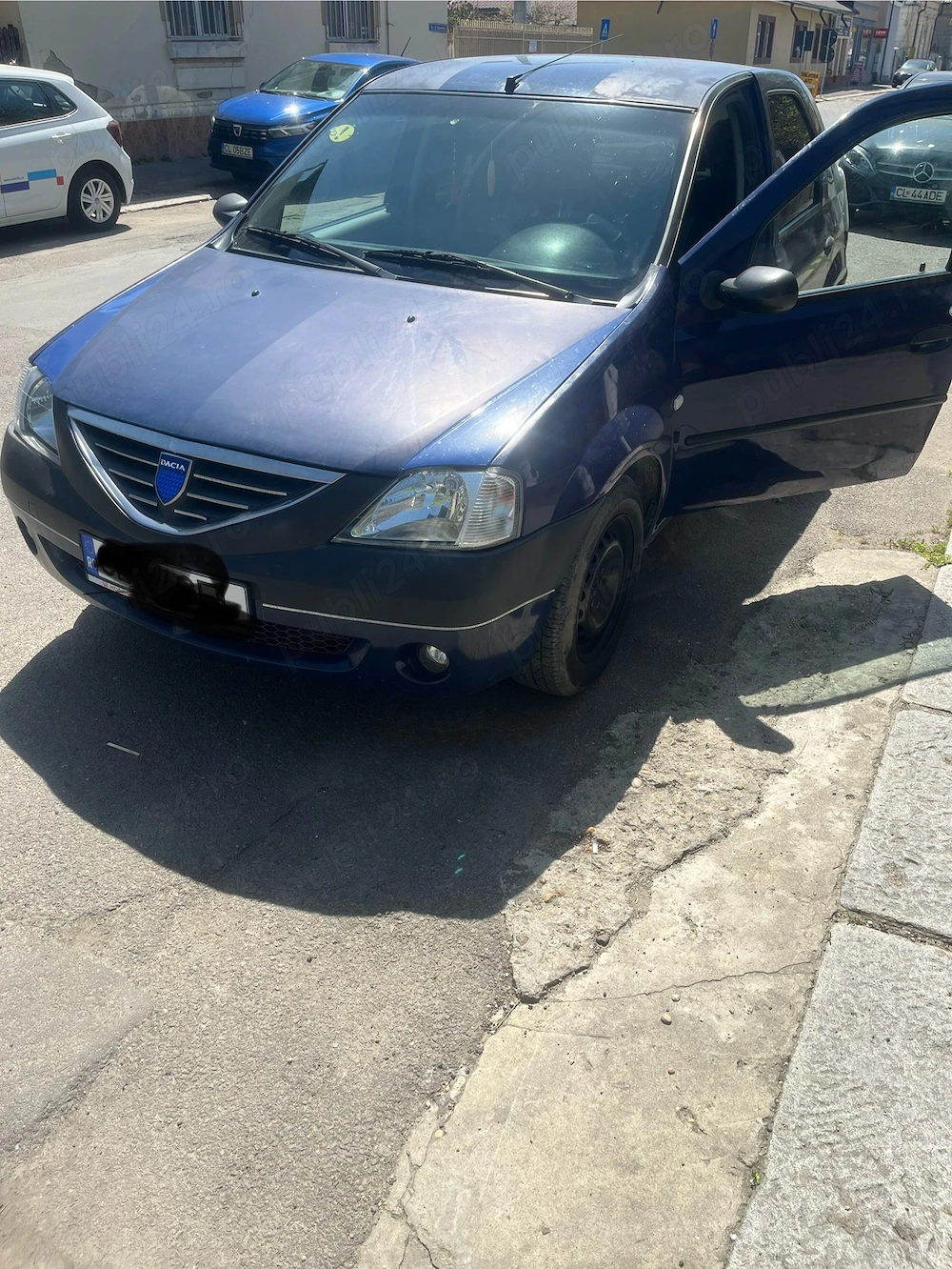 Vând logan 2007 1.6 benzină preț 2000 euro pentru mai multe detalii în pv 