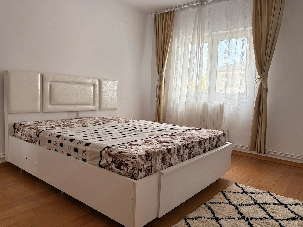 Închiriez apartament 