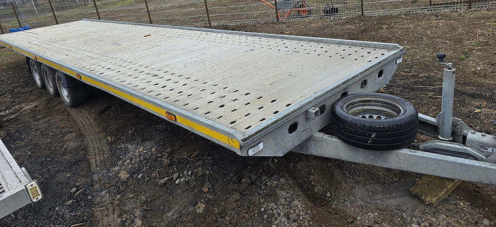 Vand platformă auto.   