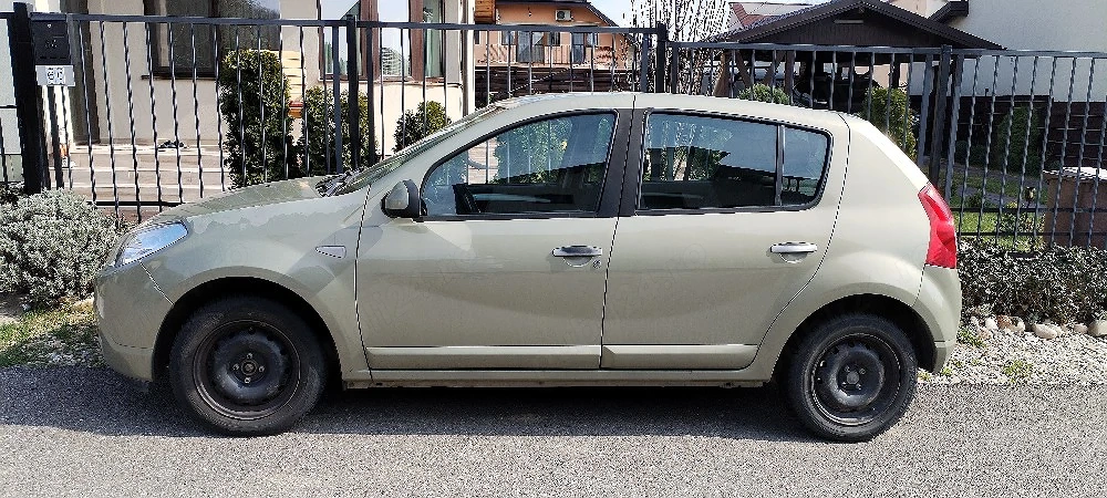 Vând Dacia Sandero 