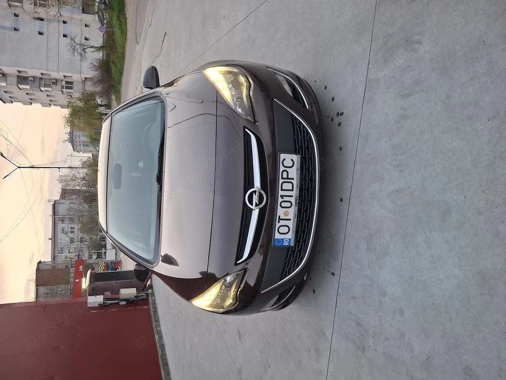 Vând Opel Astra J
