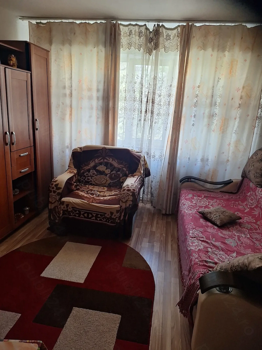 Închiriez Garsoniere 